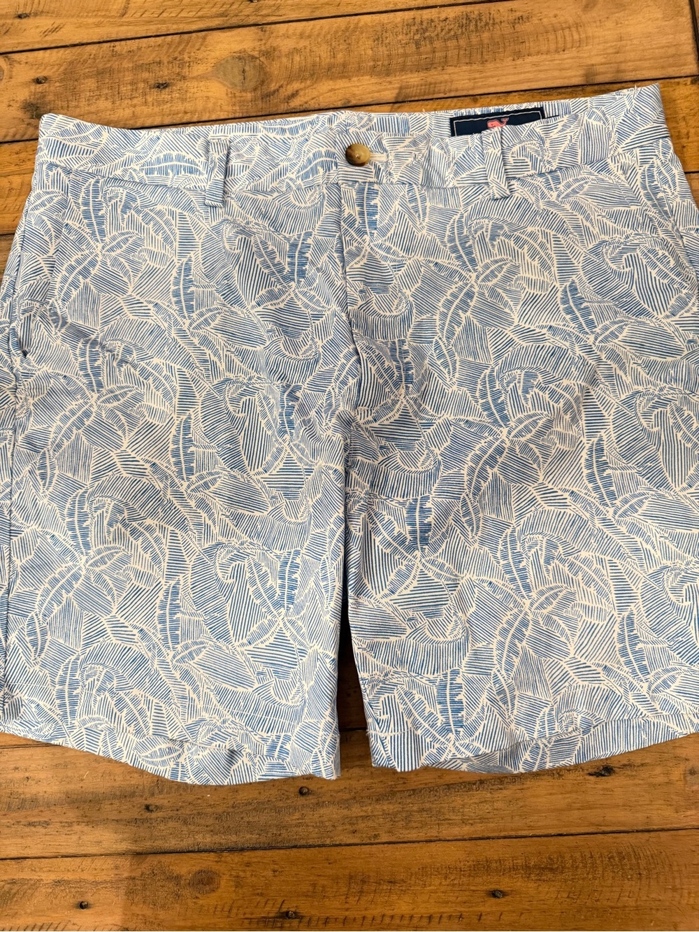Vineyard Vines Light Blue & White Leaf-Print Flat Front Shorts